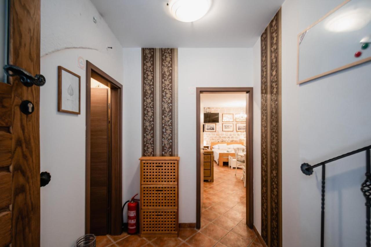 Lito Apartments シベニク エクステリア 写真